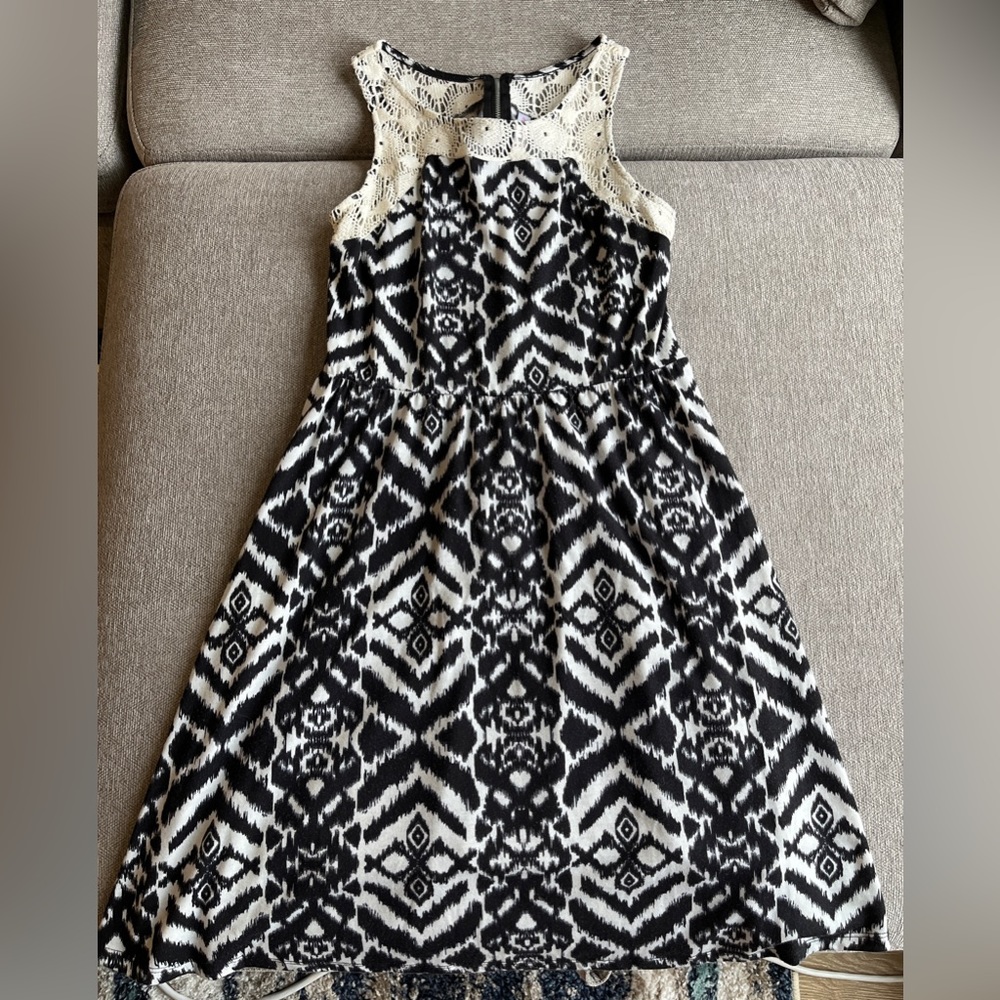 Xhilaration dress - black and white abstract pattern w/ lace detail - size M